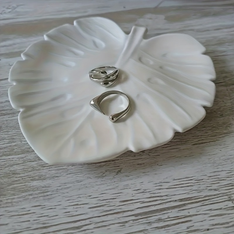 Resin Art And Design - A Top quality Leaf Shaped Design